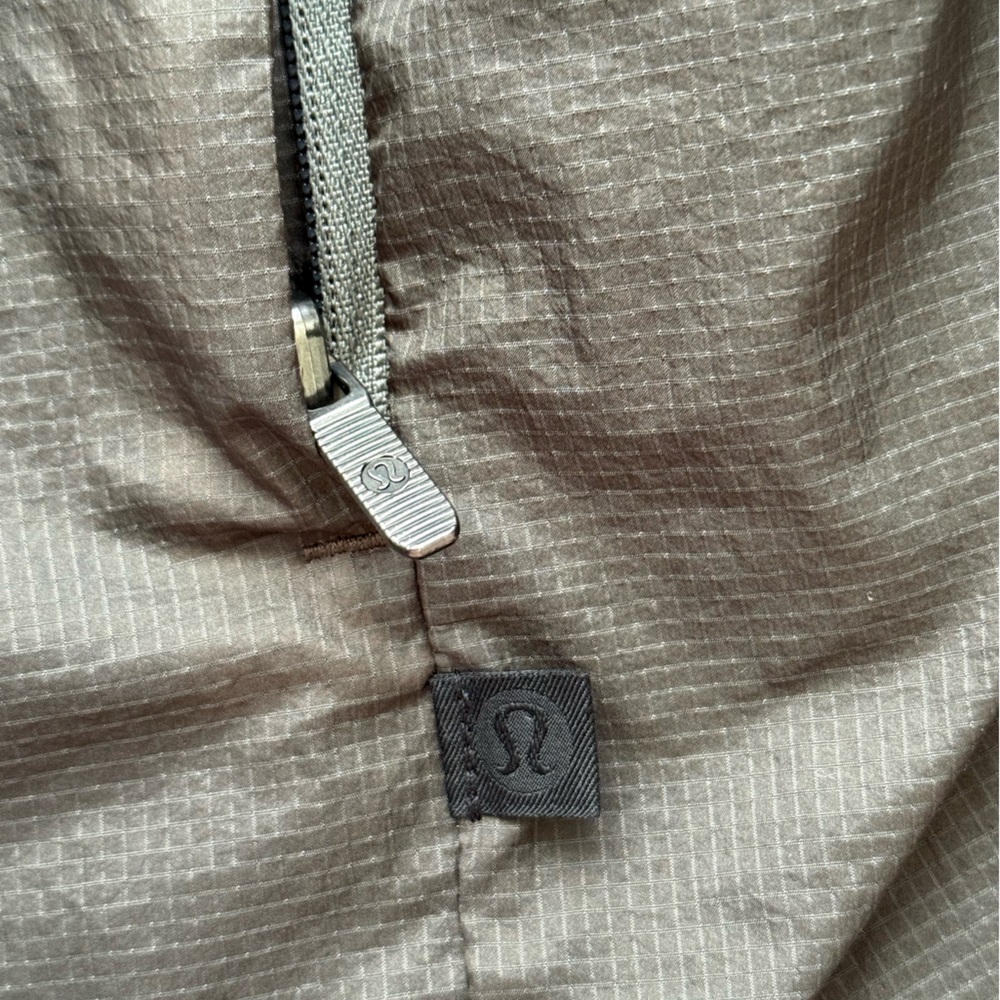 Lululemon Lab Assemblage Shell Raincoat - Picture 11 of 16